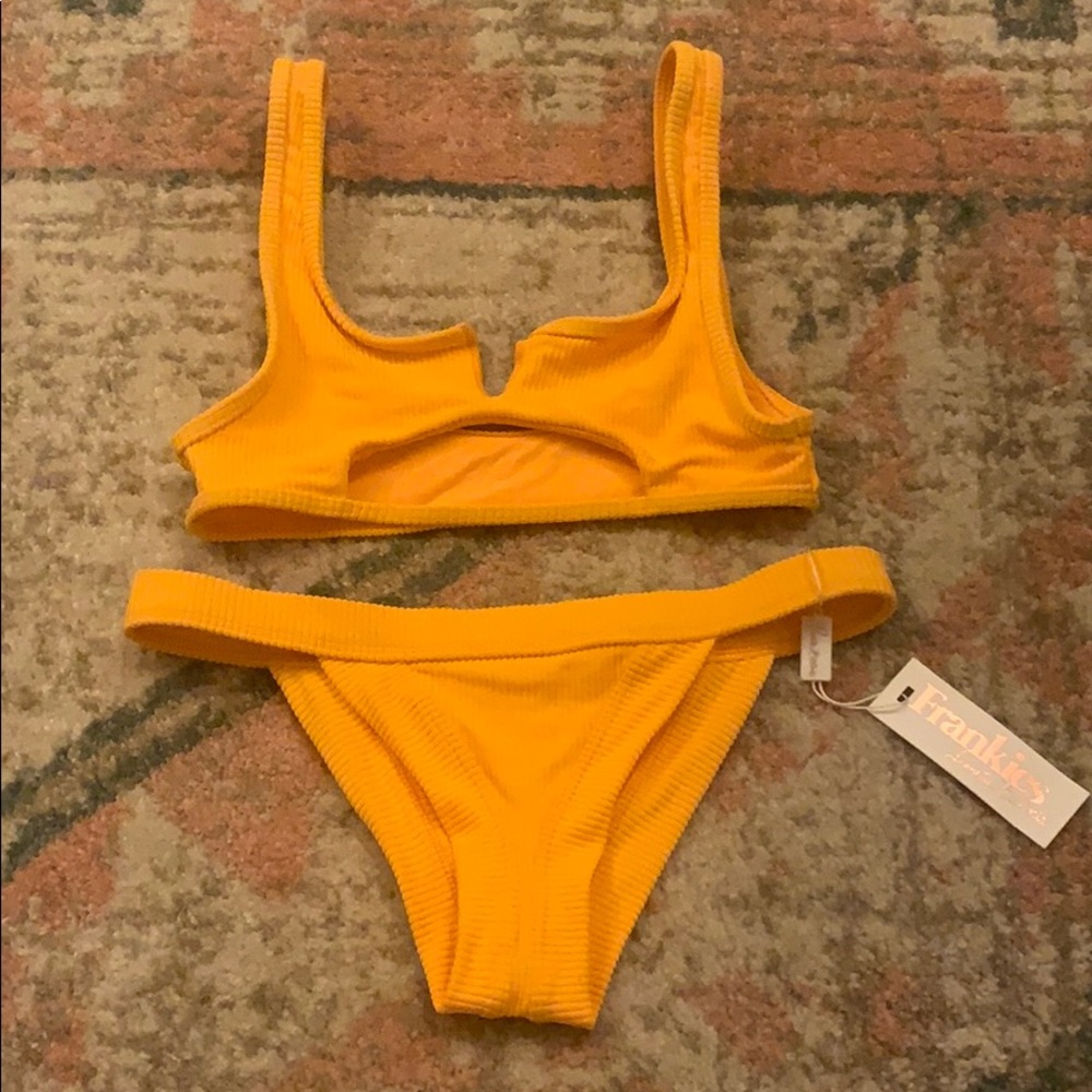Never-been-worn bikini set from Frankies Bikinis!